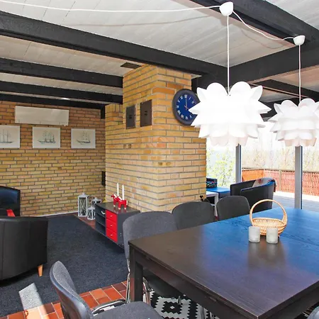 Two-bedroom With Sea View In Sjaellands Odde *